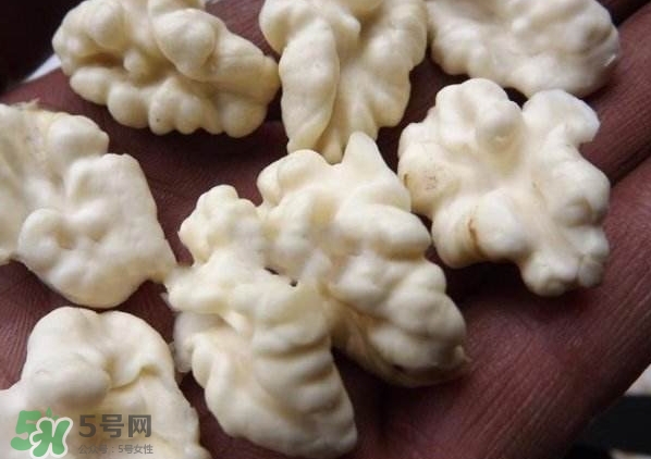 新鮮核桃怎么吃？新鮮核桃怎么給寶寶吃？