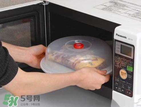 微波爐加熱食物致癌嗎？微波爐加熱食物要蓋蓋子嗎