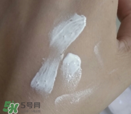 阿芙素顏霜要卸妝嗎？