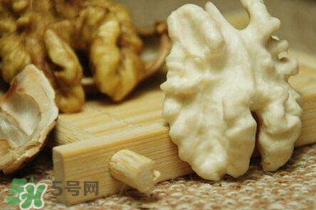 新鮮核桃怎么吃？新鮮核桃怎么給寶寶吃？