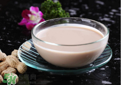 核桃打豆?jié){營(yíng)養(yǎng)會(huì)流失嗎？核桃和什么一起打豆?jié){？