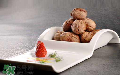 核桃可以空腹吃嗎？核桃飯前吃好還是飯后吃好？