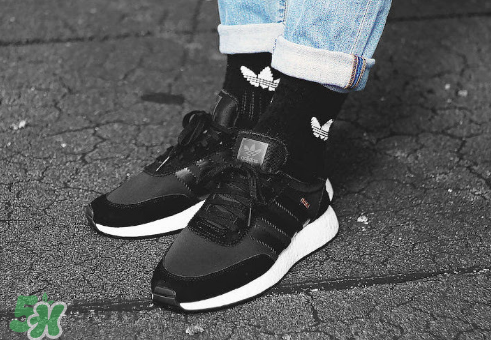 adidas iniki runner boost酷黑配色上腳效果怎么樣？