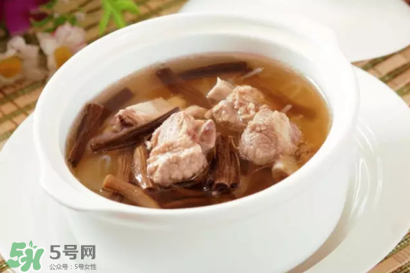 湯里的鈣鐵含量高不高？湯的蛋白質(zhì)多嗎？