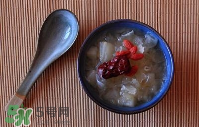 雪蛤能和銀耳一起燉嗎？雪蛤銀耳羹怎么做？