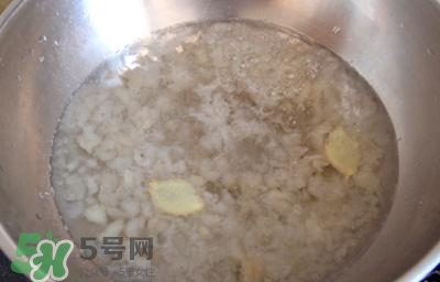 雪蛤能和銀耳一起燉嗎？雪蛤銀耳羹怎么做？
