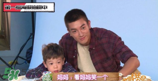 雙眼皮能搓出來嗎？霍思燕怎么幫嗯哼搓雙眼皮的？