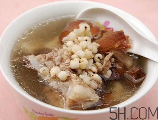 牛骨頭湯要放哪些食材？牛骨頭湯要煮多長時間