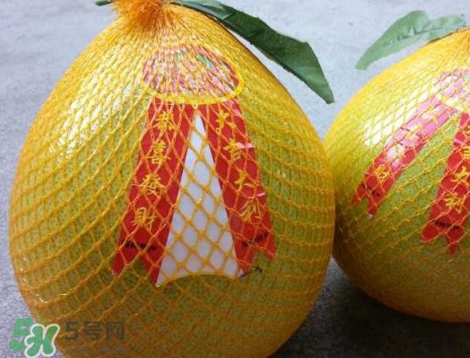 如何區(qū)分紅肉蜜柚真假？吃紅肉蜜柚有什么好處？