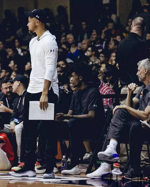 under armour curry 4庫里戰(zhàn)靴中國別注版實物什么樣？