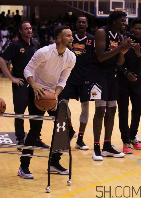 under armour curry 4庫里戰(zhàn)靴中國別注版實物什么樣？