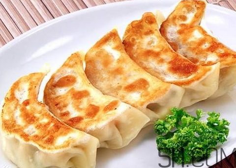 煎餃怎么煎才酥脆好吃？煎餃怎么做好吃？