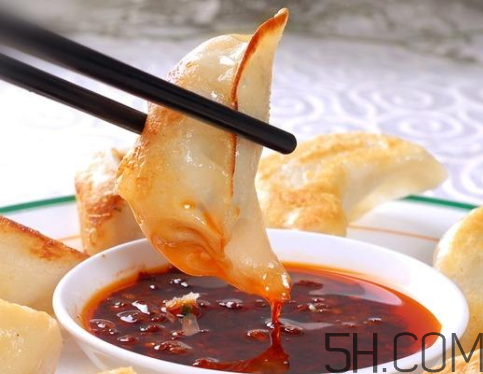 煎餃怎么煎才酥脆好吃？煎餃怎么做好吃？
