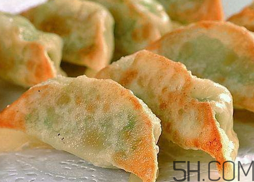 煎餃可以先蒸后煎嗎？煎餃是生煎還是熟煎？