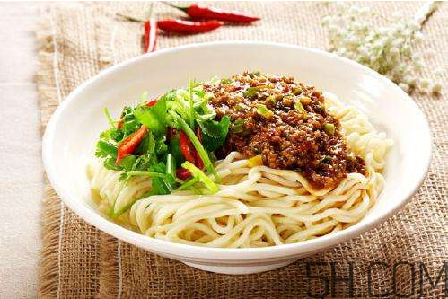 炸醬面可以用豆瓣醬嗎？炸醬面可以用黃豆醬嗎？