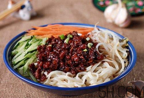 炸醬面可以用豆瓣醬嗎？炸醬面可以用黃豆醬嗎？