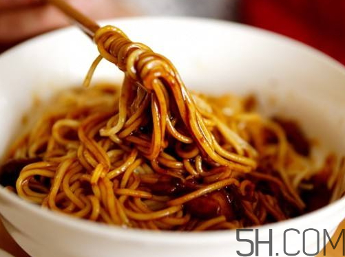 炸醬面可以用掛面嗎？炸醬面用什么面條？