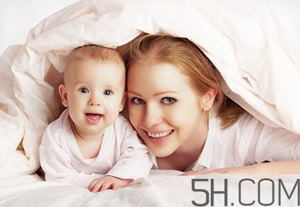 如何給寶寶斷奶？寶媽有妙招