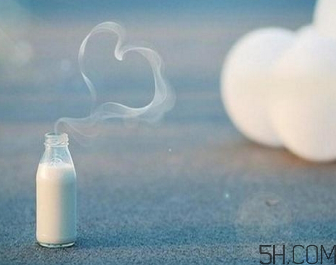早上空腹喝牛奶好嗎？早上喝牛奶有什么好處？