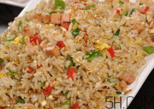 蛋炒飯可以放生抽嗎 蛋炒飯放生抽還是老抽？