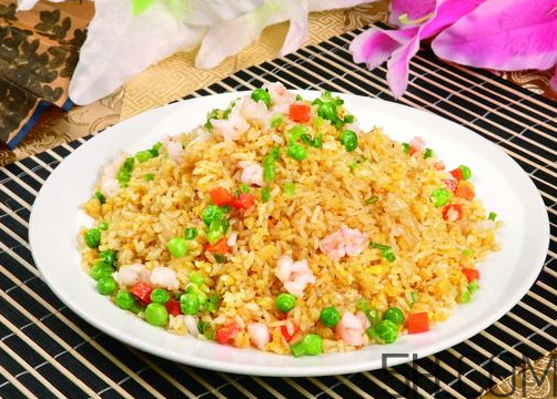 蛋炒飯為什么要用隔夜飯？蛋炒飯可以用熱飯嗎？