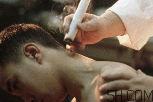 濕氣重艾灸灸哪個(gè)部位？艾灸盒的使用方法圖解