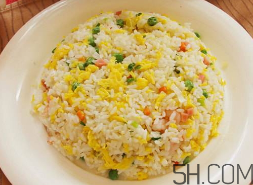 蛋炒飯?jiān)趺闯吹囊涣Ａ＃?炒飯如何粒粒分明？