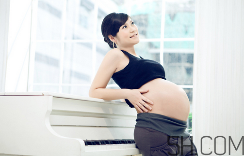 孕晚期肚子疼影響胎兒?jiǎn)幔吭型砥诙亲酉駚?lái)月經(jīng)一樣疼 孕晚期肚子疼影響胎兒?jiǎn)??孕晚期肚子像?lái)月經(jīng)一樣疼