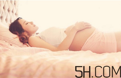 不適合孕婦的睡姿有那些？孕婦冬季如何護(hù)膚？