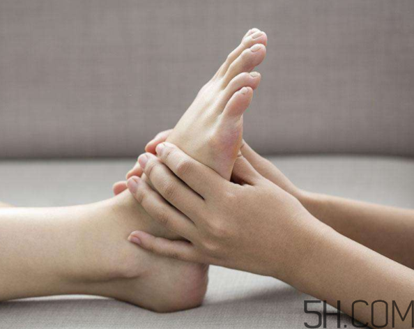 腳氣是缺乏維生素嗎？腳氣是缺什么維生素？