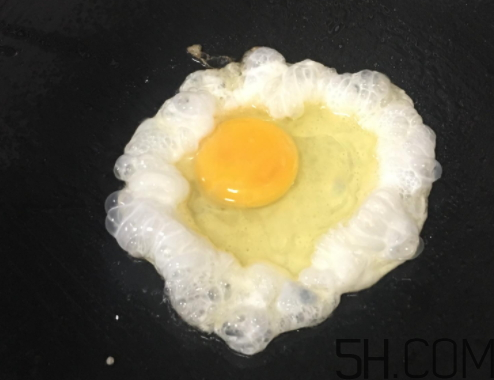 煎雞蛋為什么會有泡沫？炒雞蛋為什么會有泡沫？