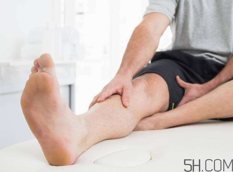 腳氣用鹽水泡腳有用嗎？用鹽水泡腳治腳氣嗎？