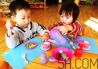 寶寶上幼兒園需要準(zhǔn)備什么？寶寶上幼兒園哭鬧怎么應(yīng)對(duì)？