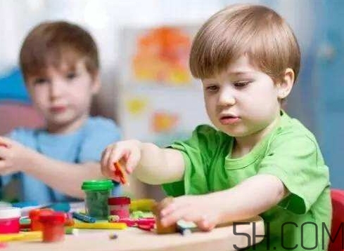 寶寶上幼兒園需要準(zhǔn)備什么？寶寶上幼兒園哭鬧怎么應(yīng)對(duì)？