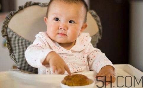 寶寶多大可以吃月餅？寶寶吃月餅會上火嗎？