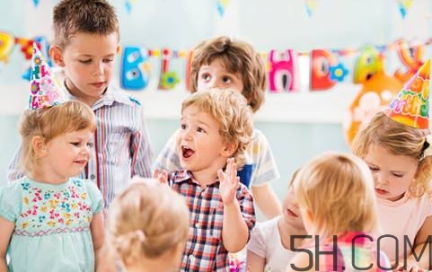 寶寶上幼兒園需要準(zhǔn)備什么？寶寶上幼兒園哭鬧怎么應(yīng)對(duì)？