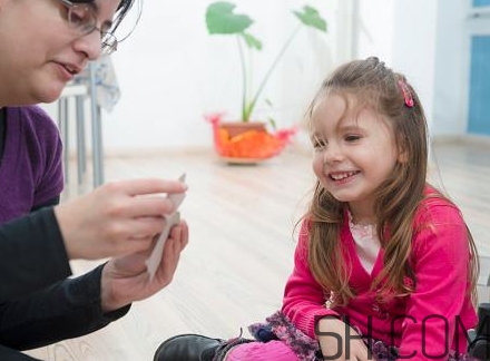 寶寶上幼兒園需要準(zhǔn)備什么？寶寶上幼兒園哭鬧怎么應(yīng)對(duì)？