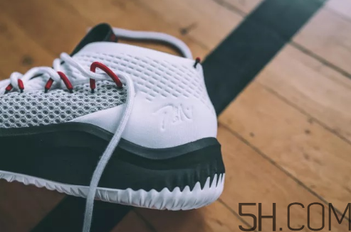 adidas dame 4多少錢？阿迪達斯利拉德四代上腳效果