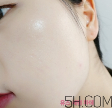 ysl女神粉底液怎么樣？ysl女神粉底液和超模粉底液對(duì)比