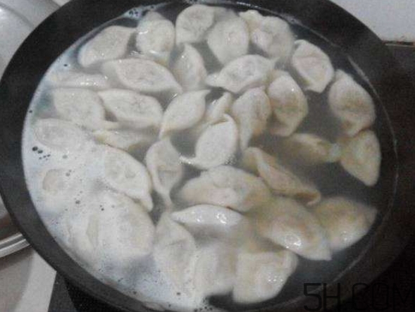 煮餃子怎么煮不破皮？煮餃子怎么看熟沒(méi)熟？