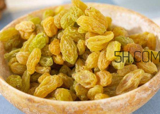 葡萄干泡水喝有什么好處？葡萄干吃之前需要洗嗎