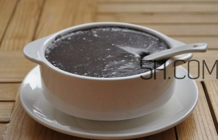 黑芝麻糊用開水沖還是溫開水？黑芝麻糊養(yǎng)胃嗎？