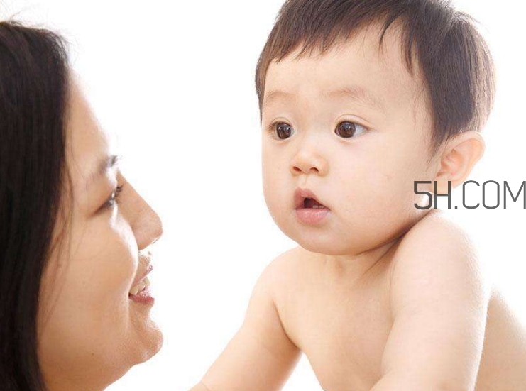 母乳和奶粉哪個(gè)好？媽媽開(kāi)心最重要