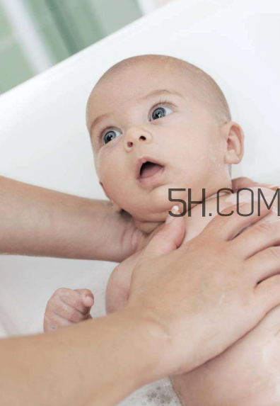 嬰兒癲癇病的早期癥狀有哪些？嬰幼兒貧血吃什么好呢？