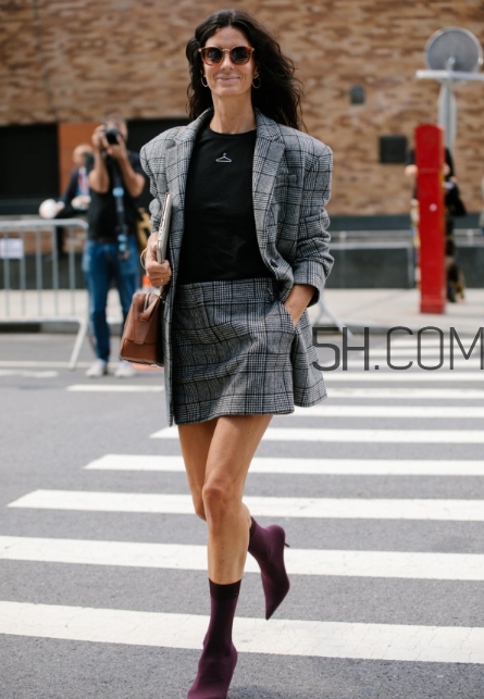 格子西裝里面怎么搭配？格子西裝內搭穿什么？