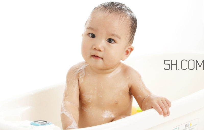 小孩風(fēng)熱感冒怎么辦？小孩子高燒手腳冰涼怎么處理？