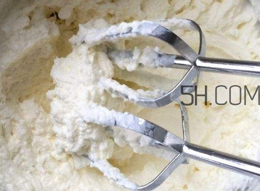 如何用牛奶自制淡奶油？淡奶油開封后能保存多久
