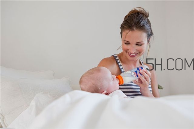 順產(chǎn)喂奶可以吃餅干嗎 順產(chǎn)后可以吃什么零食 順產(chǎn)喂奶可以吃餅干嗎 順產(chǎn)后可以吃什么零食