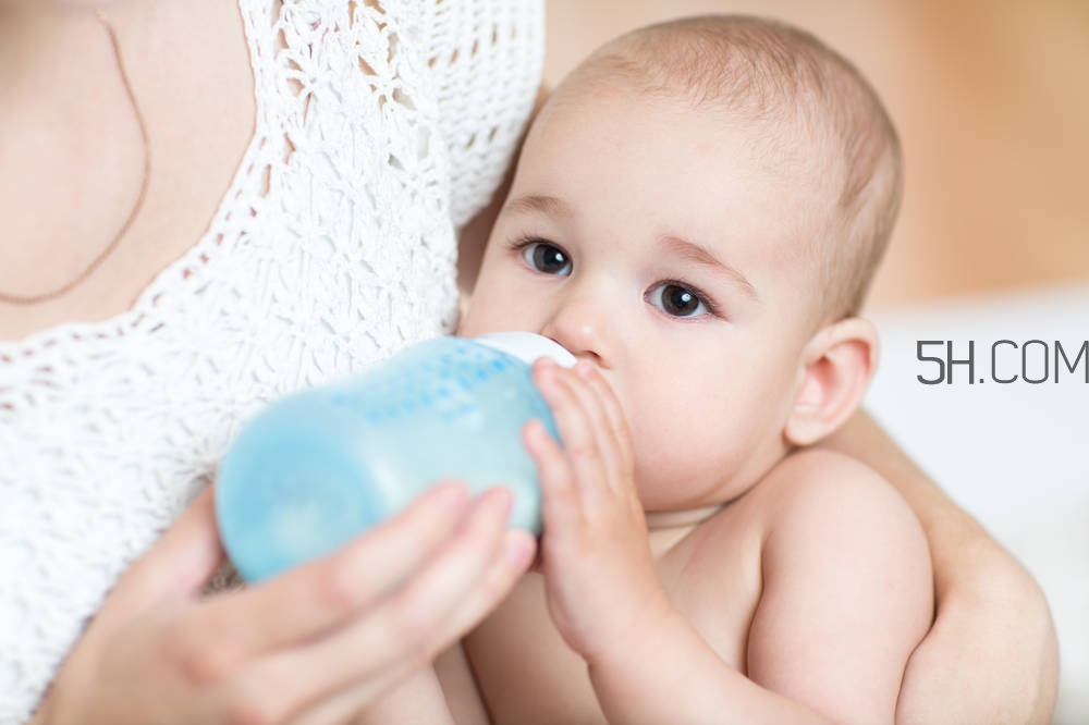 順產(chǎn)喂奶可以吃餅干嗎 順產(chǎn)后可以吃什么零食 順產(chǎn)喂奶可以吃餅干嗎 順產(chǎn)后可以吃什么零食