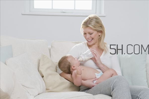 順產(chǎn)喂奶可以吃餅干嗎 順產(chǎn)后可以吃什么零食 順產(chǎn)喂奶可以吃餅干嗎 順產(chǎn)后可以吃什么零食